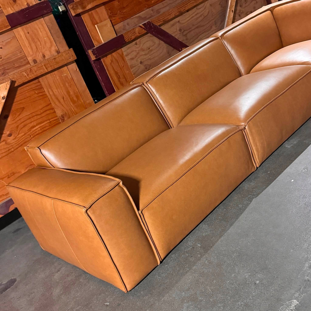 CASTLERY JONATHAN LEATHER SECTIONAL