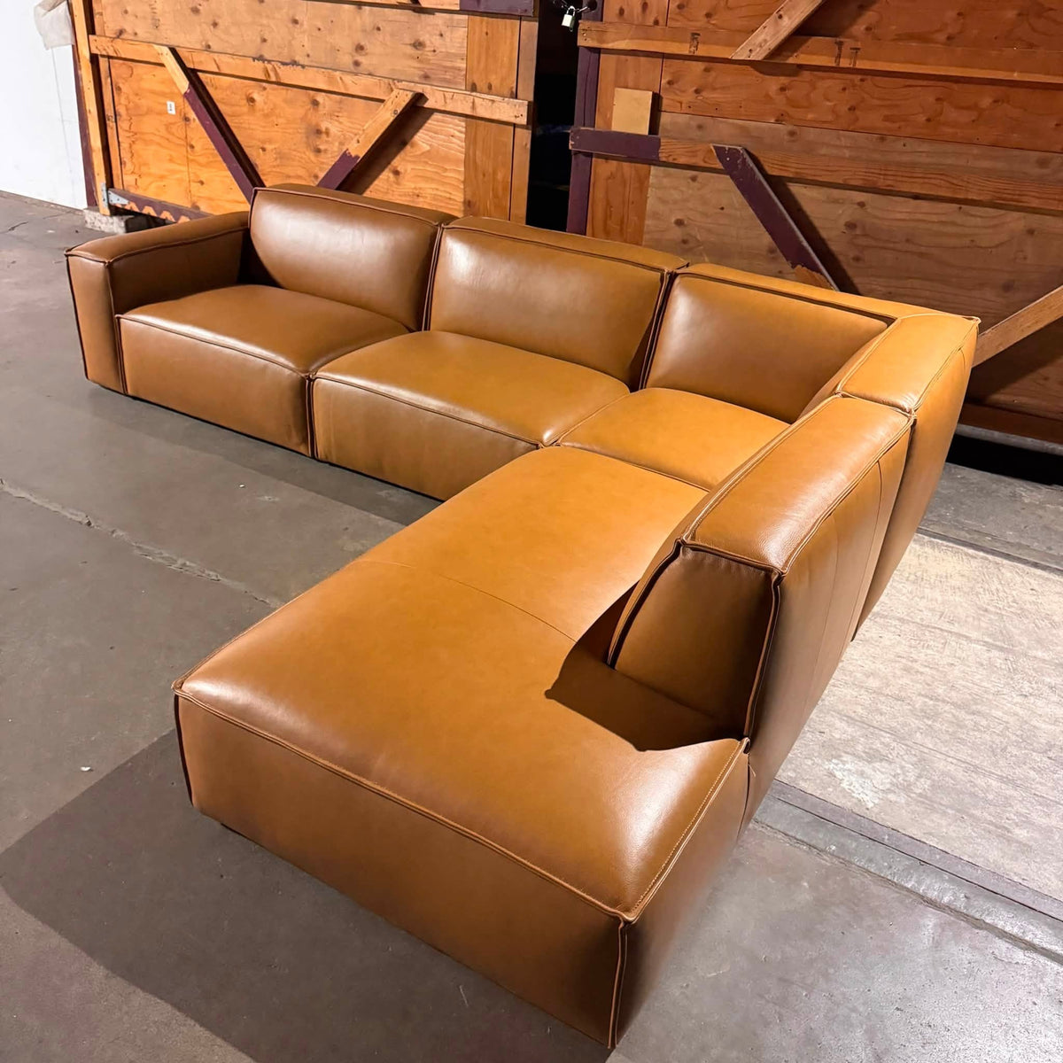 CASTLERY JONATHAN LEATHER SECTIONAL