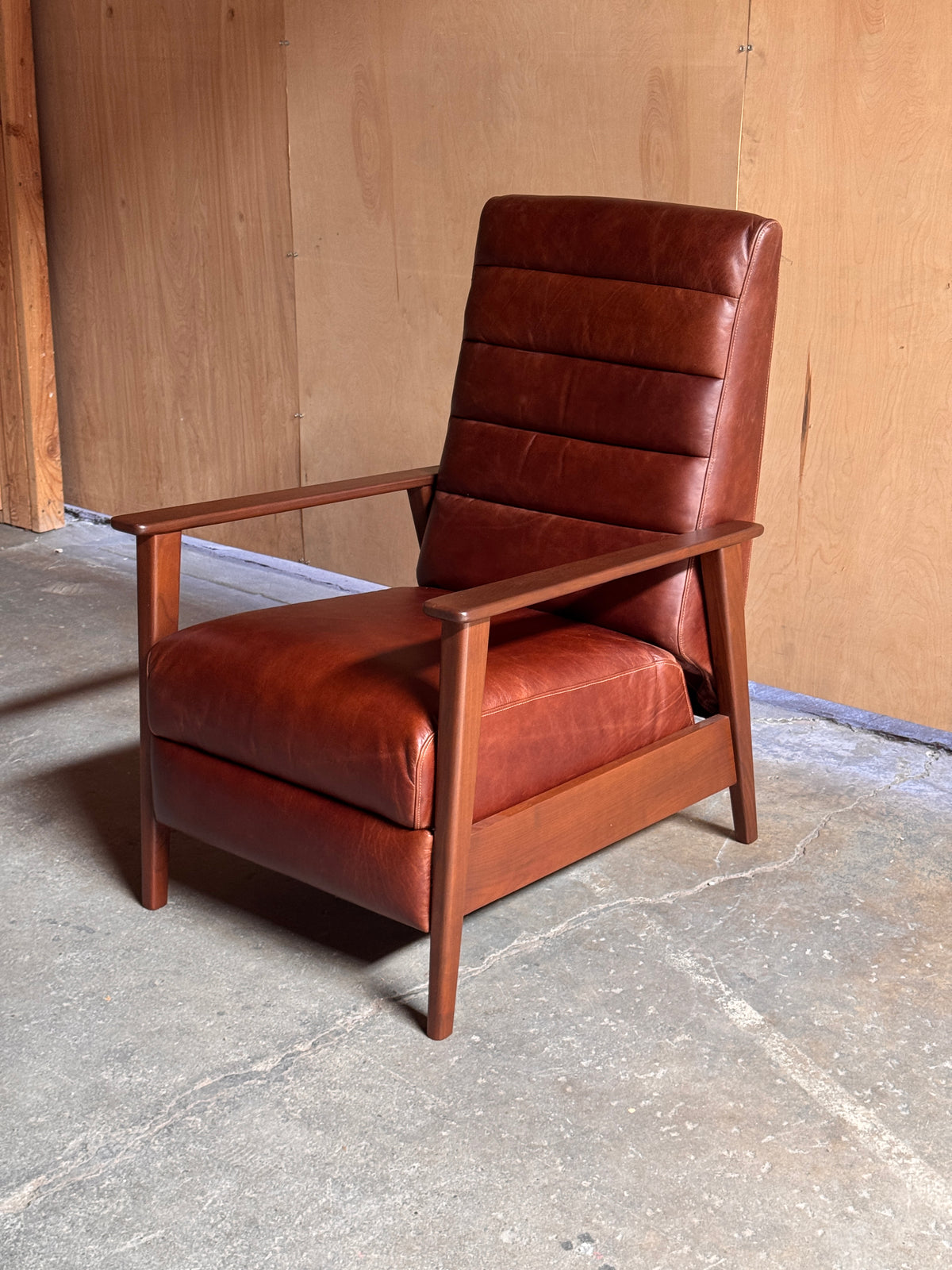 ELLOW RECLINING LOUNGE CHAIR
